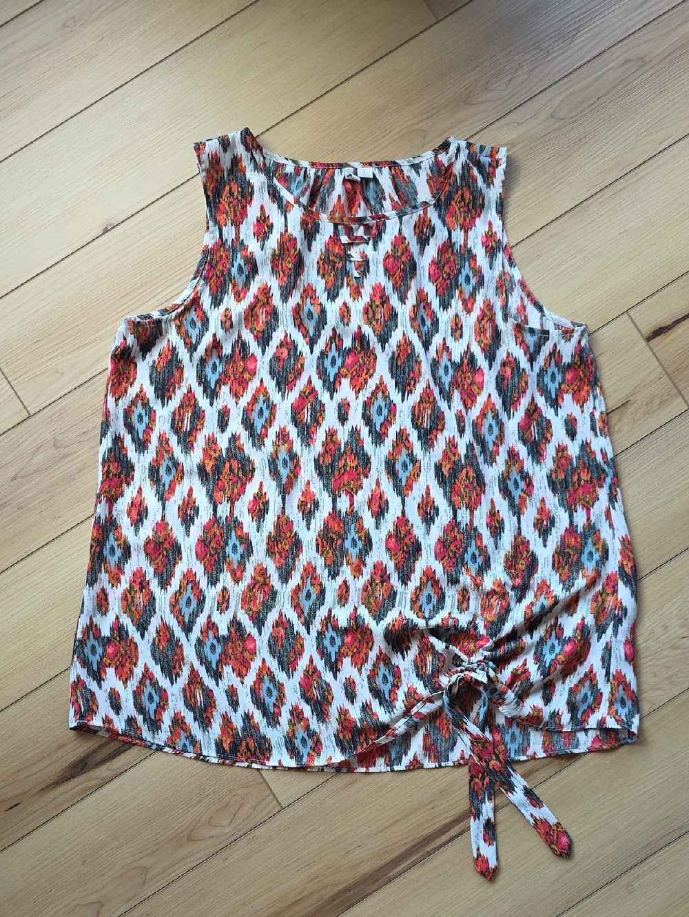Sleeveless Knot-Hem Printed Tank Top - White with Red, Orange & Blue Pattern